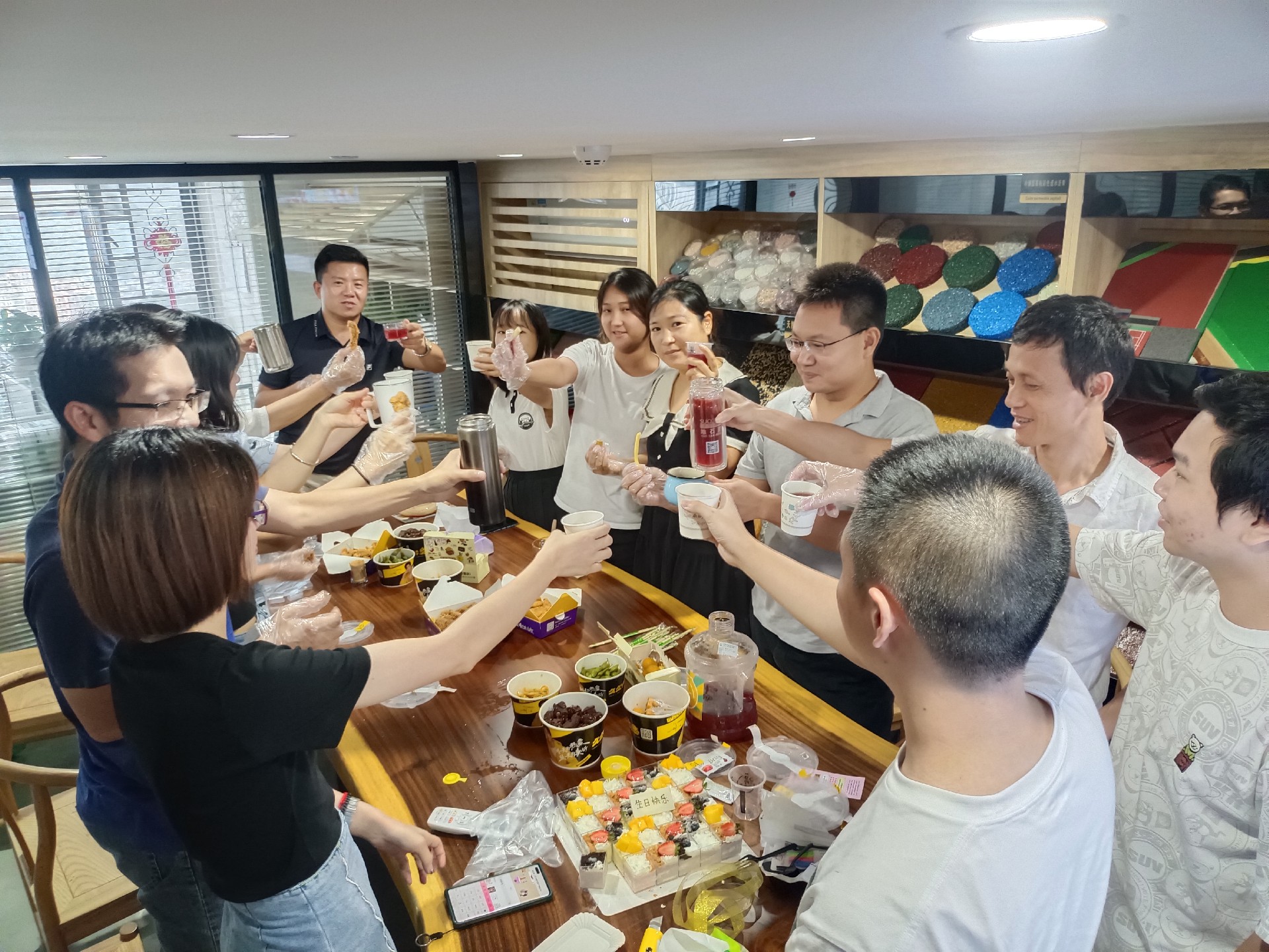達成地石麗生日會